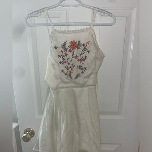 Listicle mini white dress with floral print